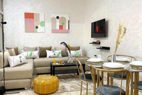 Charming Downtown Apartment for 8: Cozy Elegance in the Heart of the City
